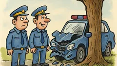 Banc: Doi polițiști intră cu mașina în copac