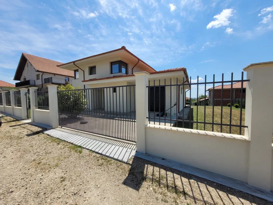 Casă exclusivistă 4 camere și 660 mp teren str. Izvorului 103A Oradea