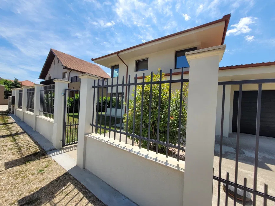Casă exclusivistă 4 camere și 660 mp teren str. Izvorului 103A Oradea