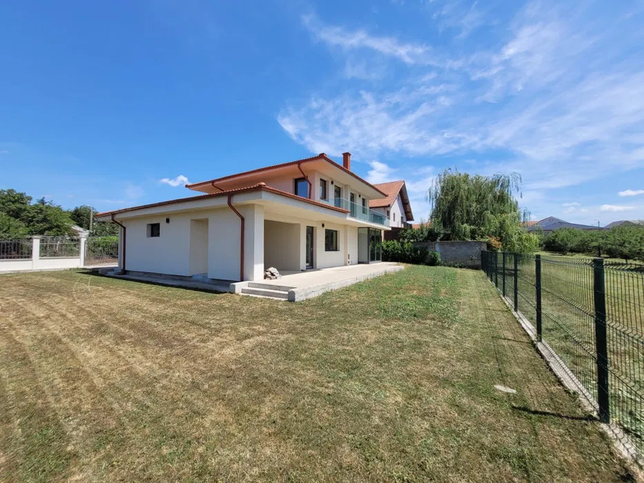 Casă exclusivistă 4 camere și 660 mp teren str. Izvorului 103A Oradea
