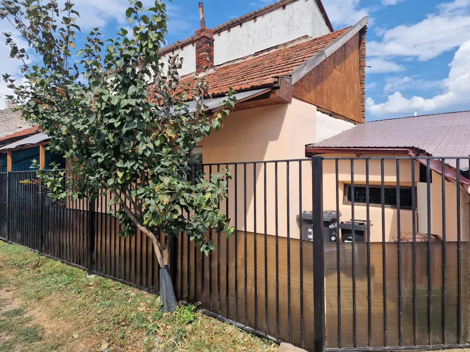 Vand apartament la casa cu 1 camera in curte comuna pe str. cuza voda