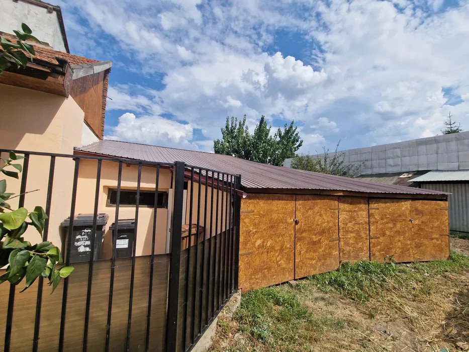 Vand apartament la casa cu 1 camera in curte comuna pe str. cuza voda