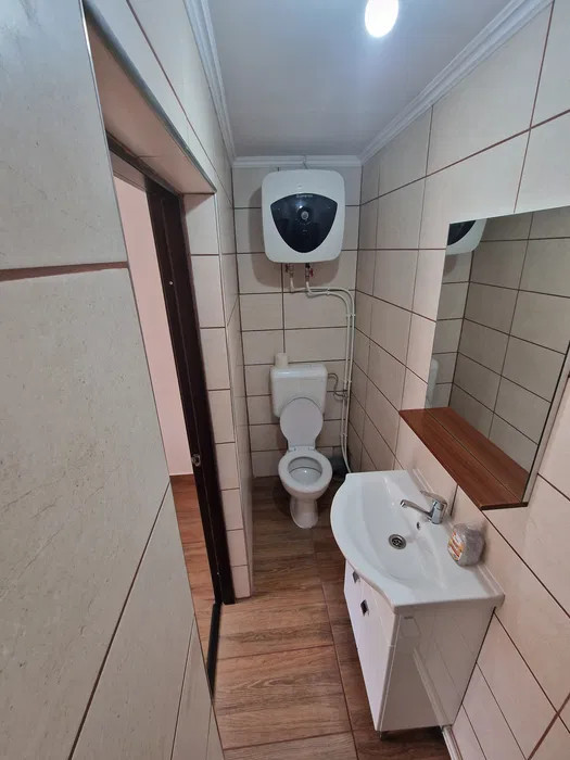 Vand apartament la casa cu 1 camera in curte comuna pe str. cuza voda