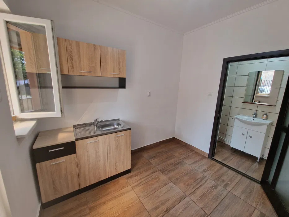 Vand apartament la casa cu 1 camera in curte comuna pe str. cuza voda