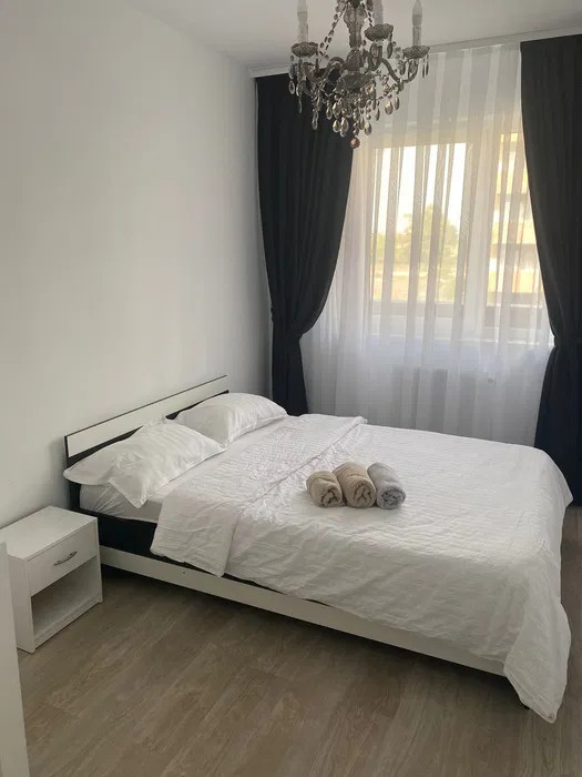 Vand apartament cu 3 camere si 2 bai Prima Universitatii
