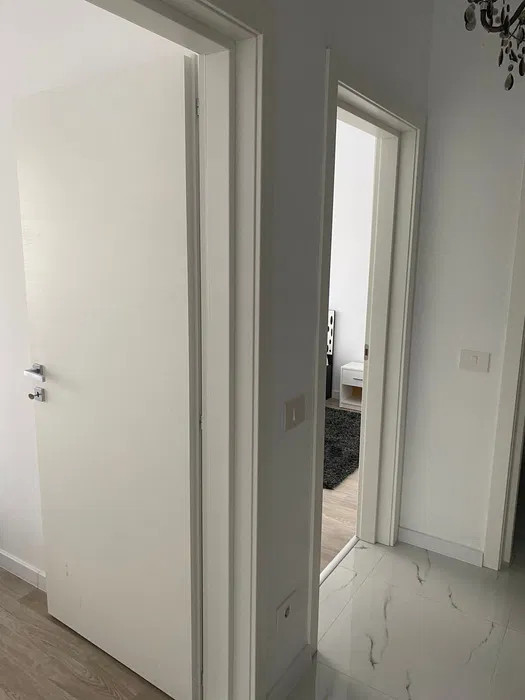 Vand apartament cu 3 camere si 2 bai Prima Universitatii