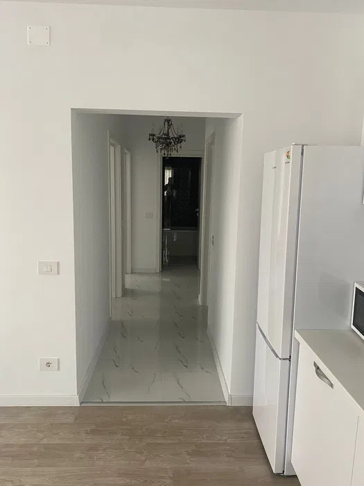 Vand apartament cu 3 camere si 2 bai Prima Universitatii