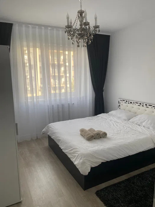 Vand apartament cu 3 camere si 2 bai Prima Universitatii