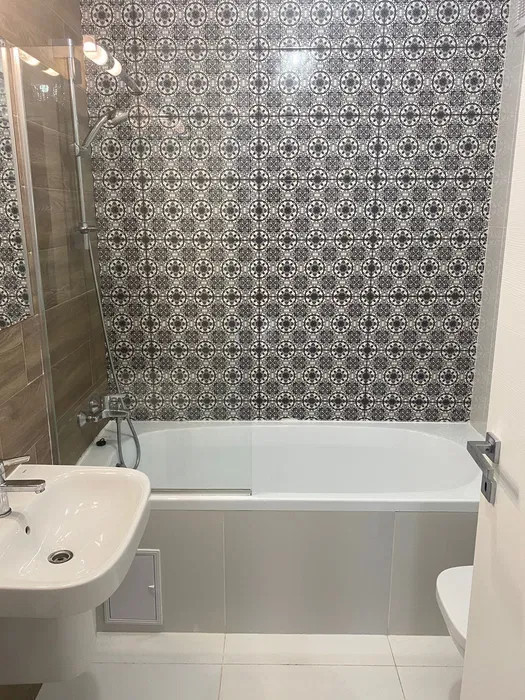 Vand apartament cu 3 camere si 2 bai Prima Universitatii