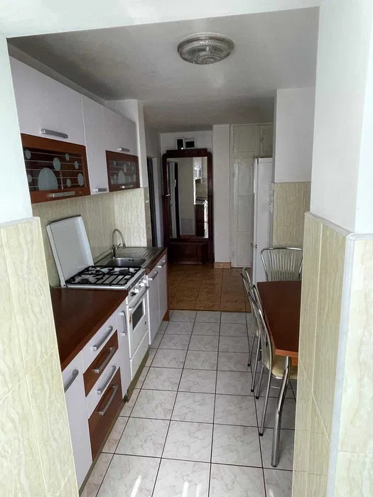 Apartament 3 camere tip PB decomandat din zona Decebal