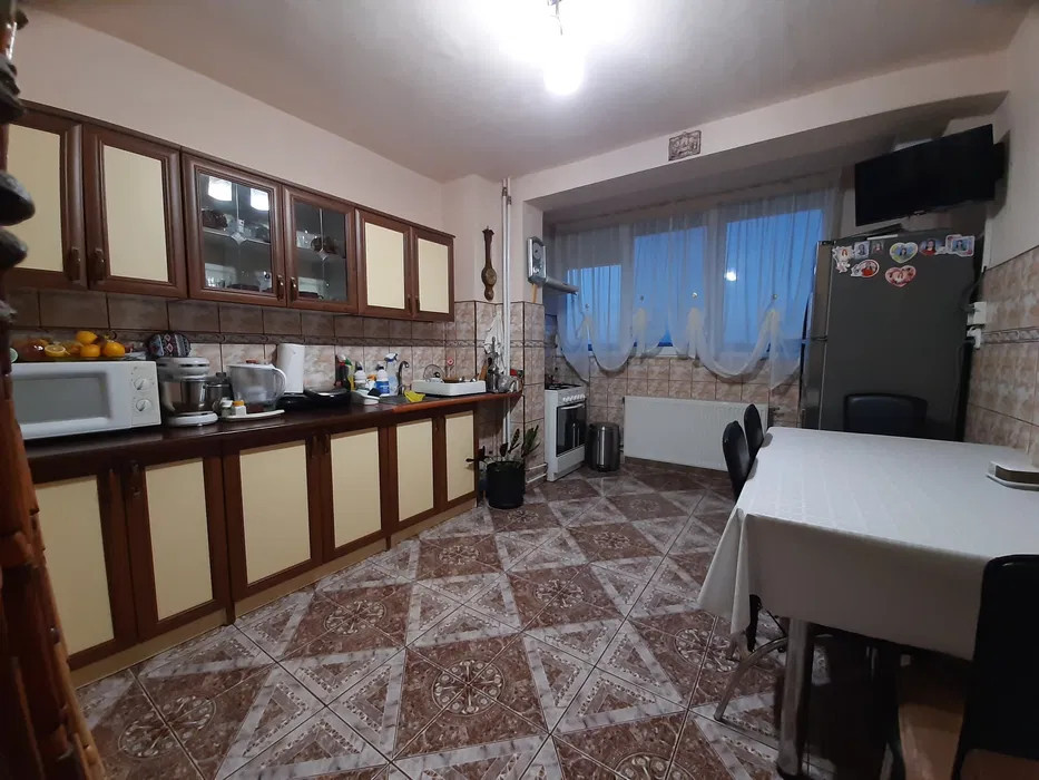 Apartament 3 camere Rogerius