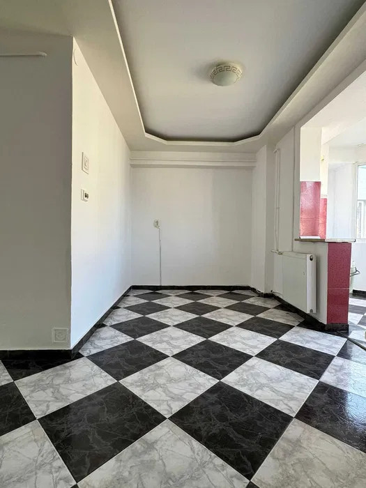 - De vânzare apartament 3 camere Nufărul -
