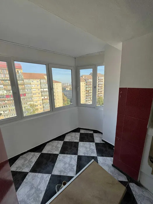- De vânzare apartament 3 camere Nufărul -