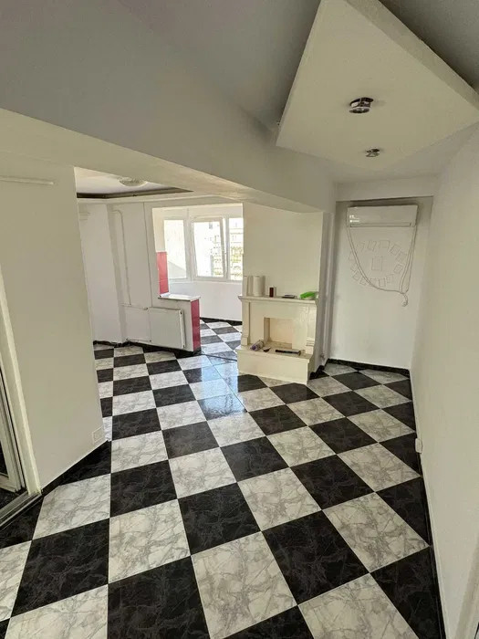 - De vânzare apartament 3 camere Nufărul -