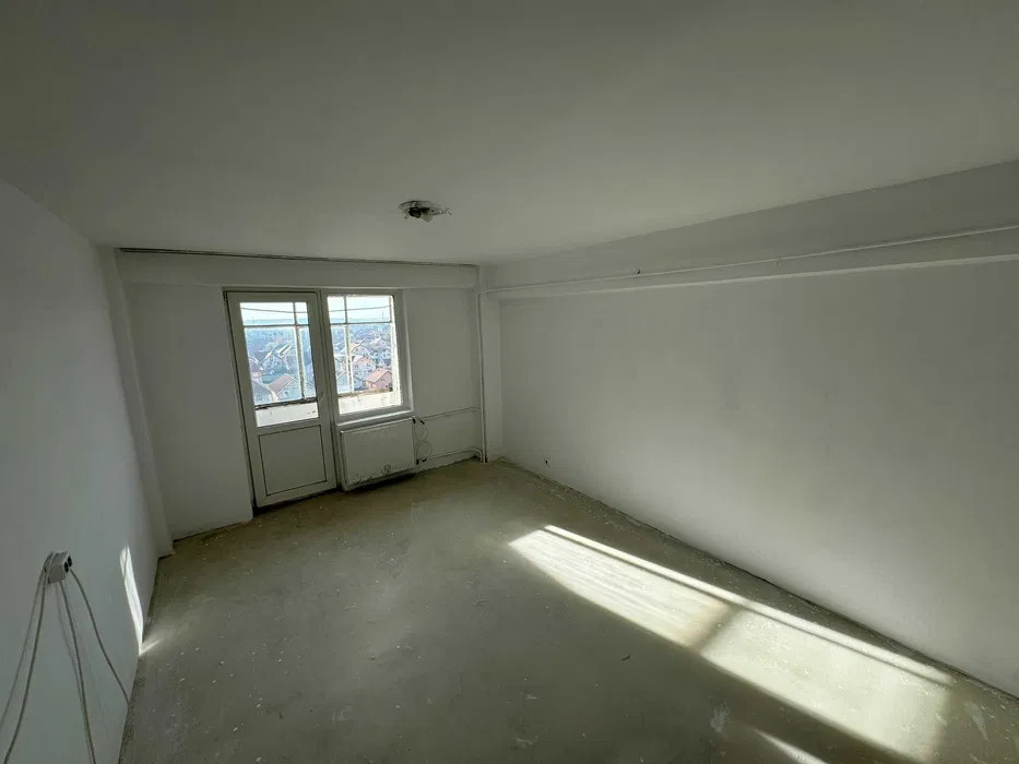 - De vânzare apartament 3 camere Nufărul -