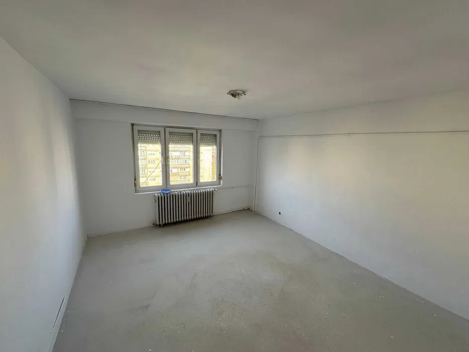 - De vânzare apartament 3 camere Nufărul -