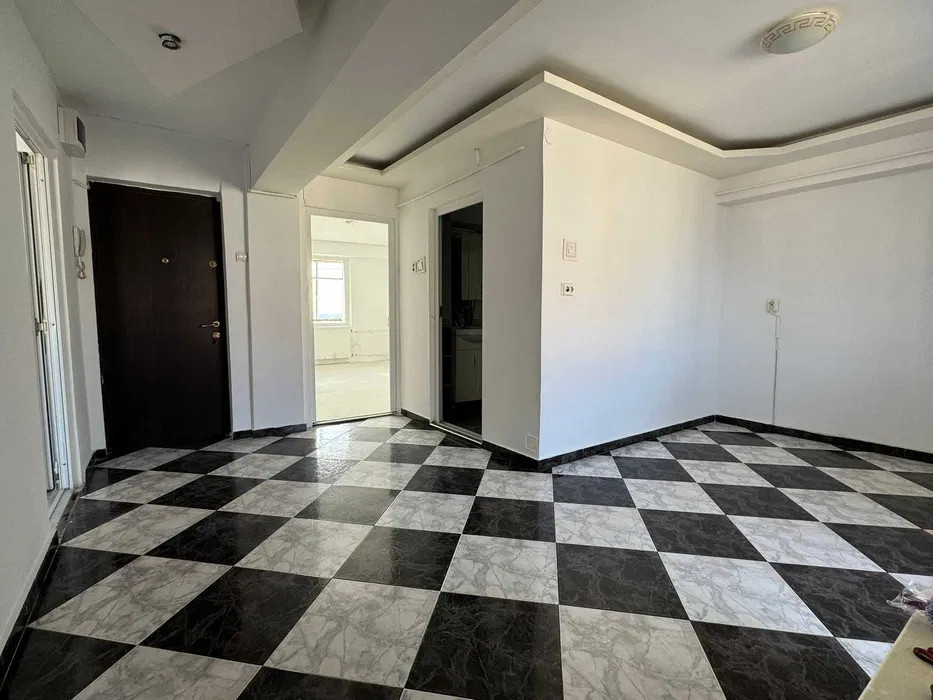 - De vânzare apartament 3 camere Nufărul -