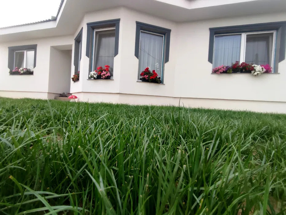 Vând casă nouă,mobilata+utilata,la intrare in Sântandrei pe partea stâ