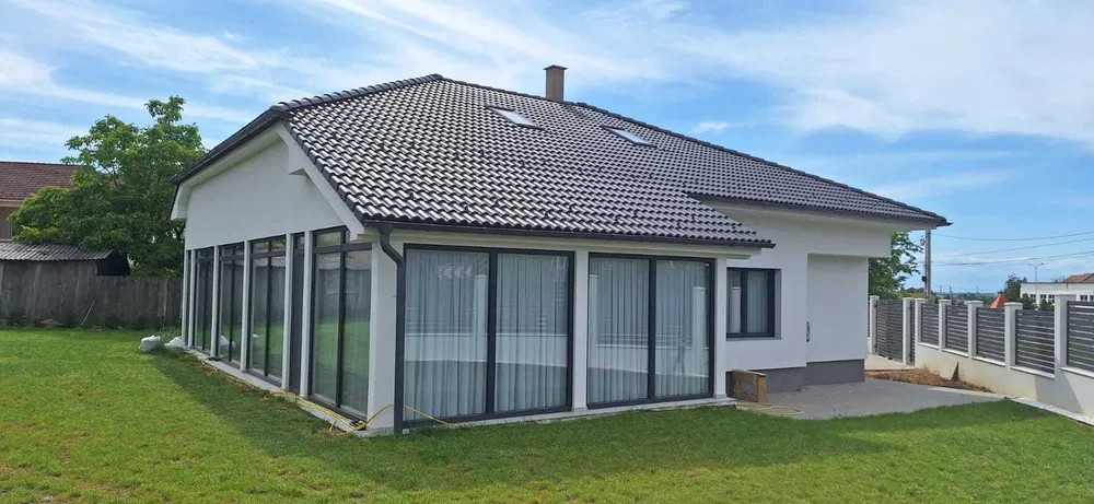 Casa noua complet utilata pe str. Piersicilor