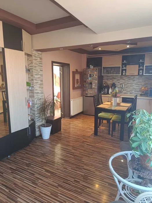Apartement 3 camere la casa complet mobilat, utilat cu curte proprie