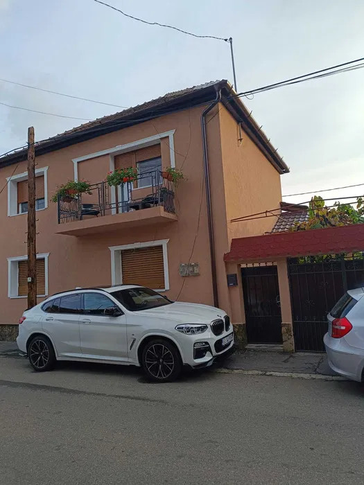 Apartement 3 camere la casa complet mobilat, utilat cu curte proprie