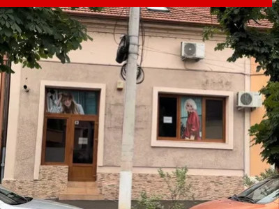 Casă de vânzare in zona centrala !
