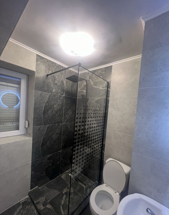 Vând garsonieră renovată Velenta