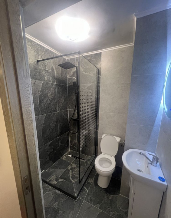 Vând garsonieră renovată Velenta