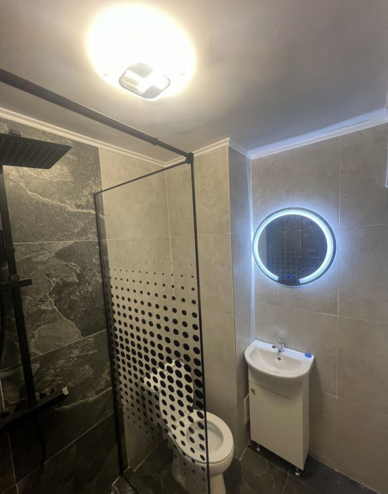 Vând garsonieră renovată Velenta