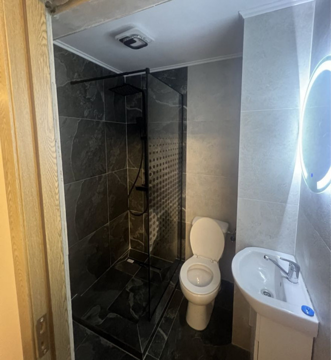 Vând garsonieră renovată Velenta