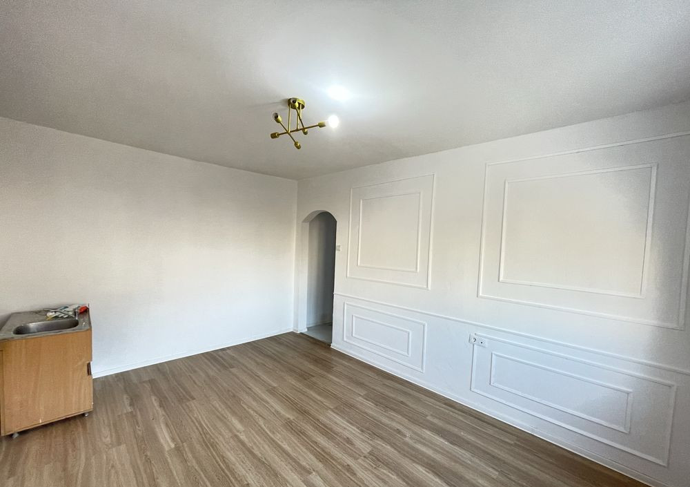 Apartament cu trei camere , zona Nufarul