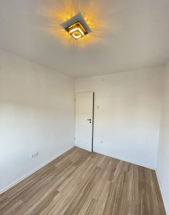 Apartament cu trei camere , zona Nufarul