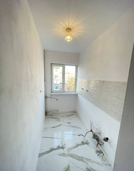 Apartament cu trei camere , zona Nufarul