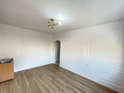 Apartament cu trei camere , zona Nufarul