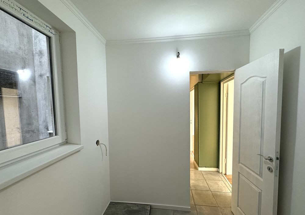 Apartament 2 camere zona Decebal-Rogerius etaj 2