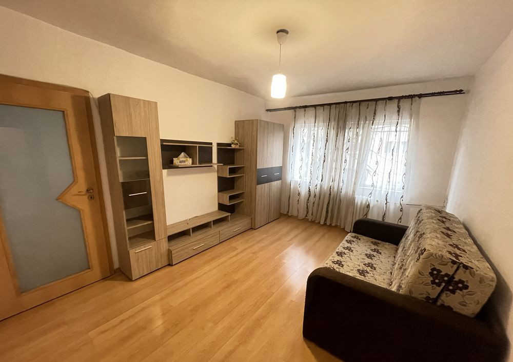 Aprtament cu 3 camere , zona Rogerius