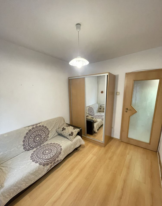 Aprtament cu 3 camere , zona Rogerius
