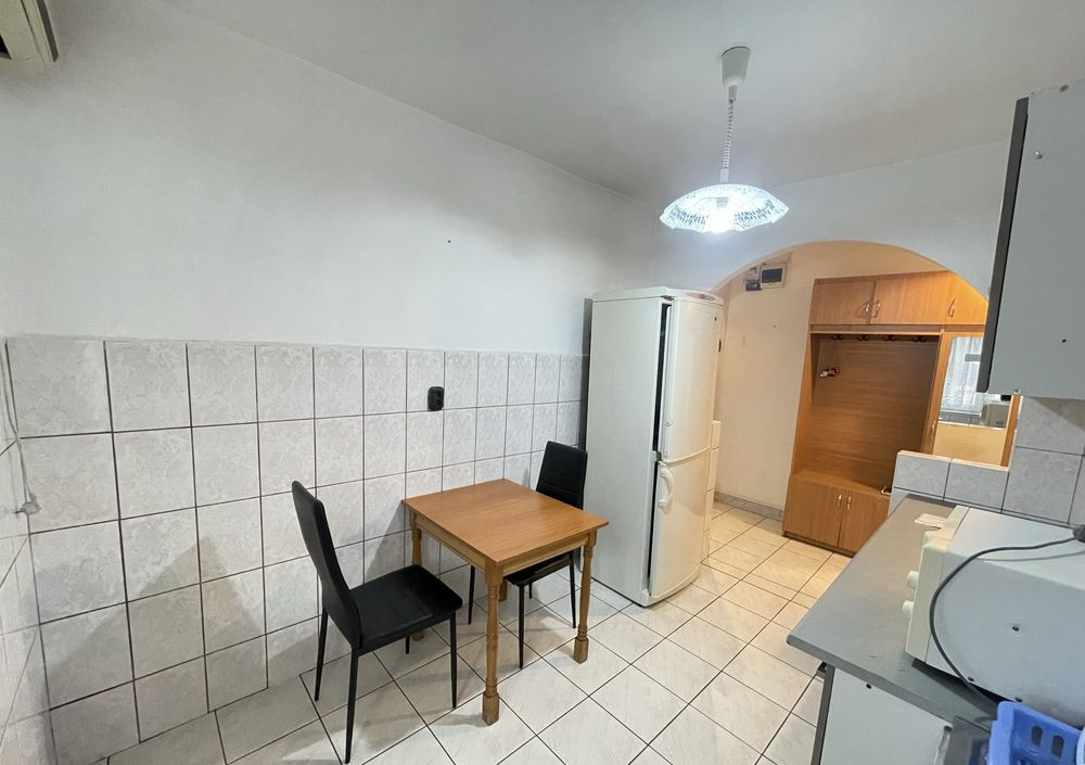 Aprtament cu 3 camere , zona Rogerius
