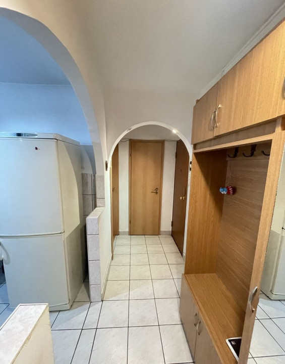 Aprtament cu 3 camere , zona Rogerius