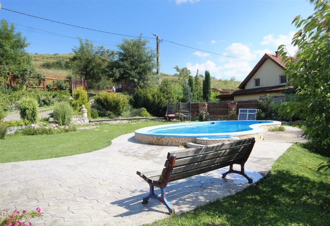 Vand Casa Pe Malul Lacului In Campenesti, Langa Cluj-Napoca.