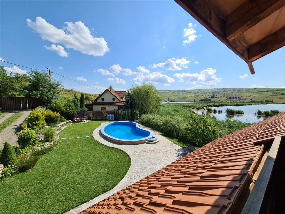 Vand Casa Pe Malul Lacului In Campenesti, Langa Cluj-Napoca.